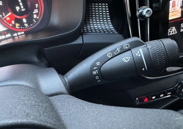 Volvo XC 40 cena 149900 przebieg: 68000, rok produkcji 2021 z Górowo Iławeckie małe 352